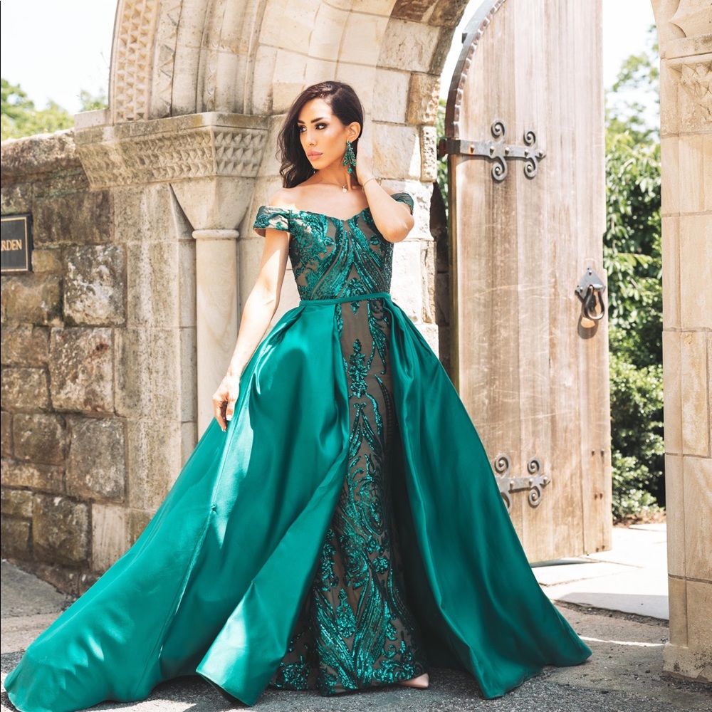 STYLE 1705 EMERALD GREEN BY PORTIA & SCARLETT